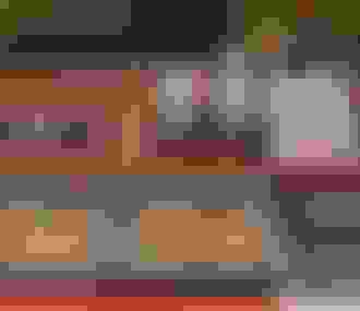 Vitrine intérieure de la Maison Le Roux Chocolatier Caramélier