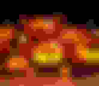 Groupe de lanternes citrouilles sculptées pour Halloween