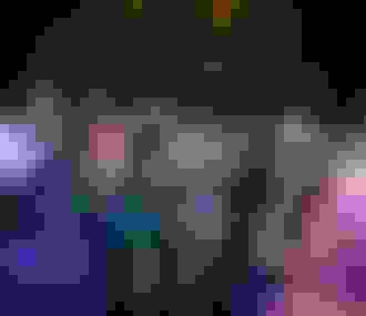 Public faisant la fête dans le cabaret Madame Arthur%252C Paris