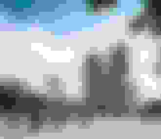 Touristes devant Notre-Dame de Paris lors d&%2523039;une journée d&%2523039;été