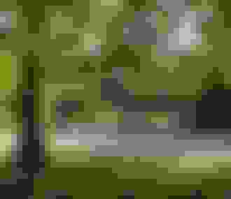 Promeneurs qui se détendent au parc Montsouris