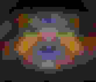 Spectateurs aux invalides jeu de lumière sous le dôme.